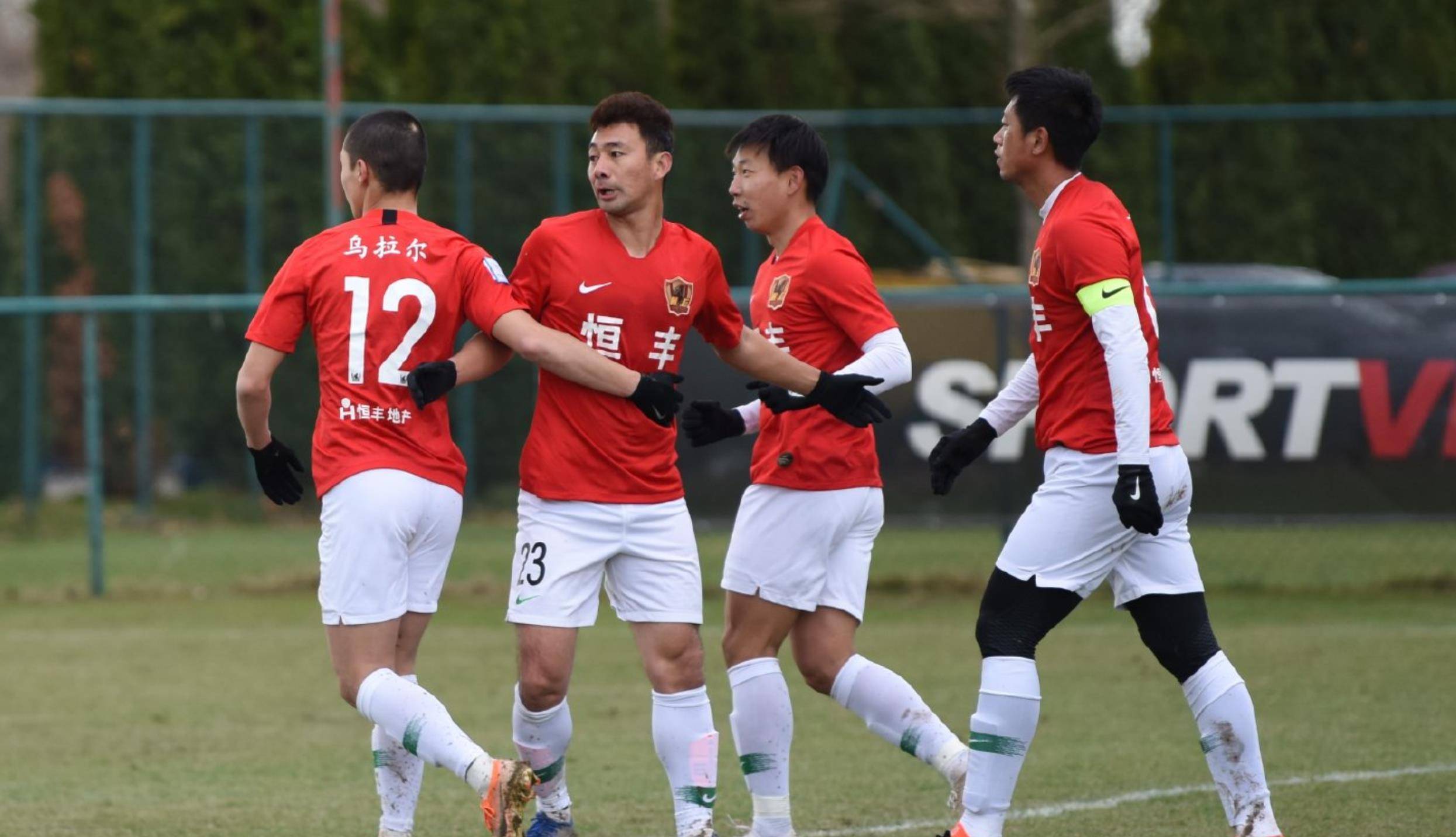 武汉卓尔球队打出火热战绩,期待更多胜利 武汉卓尔球队打出火热战绩,期待更多胜利