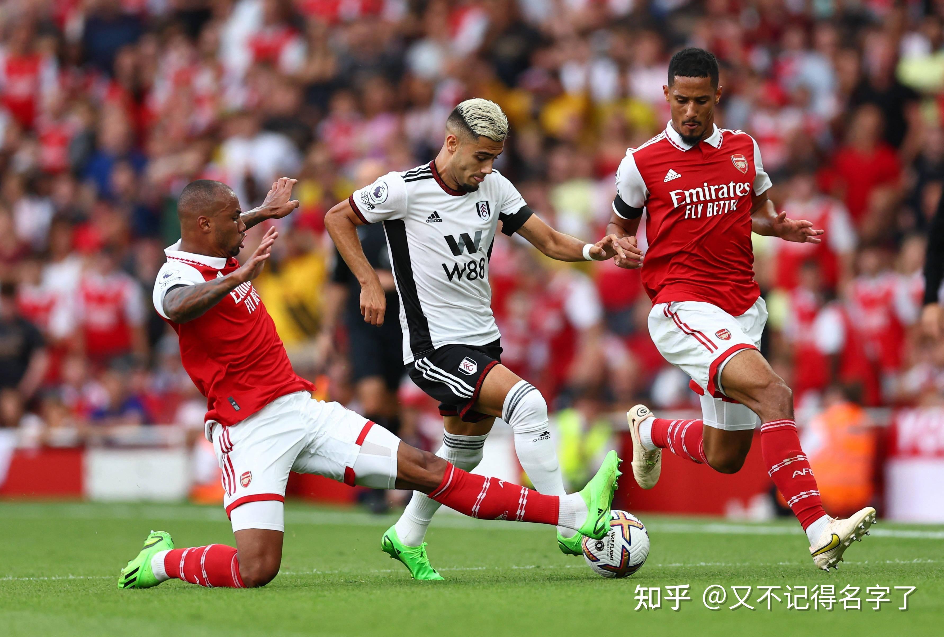 塞维利亚主场告负,欧冠席位受到威胁 塞维利亚主场告负,欧冠席位受到威胁