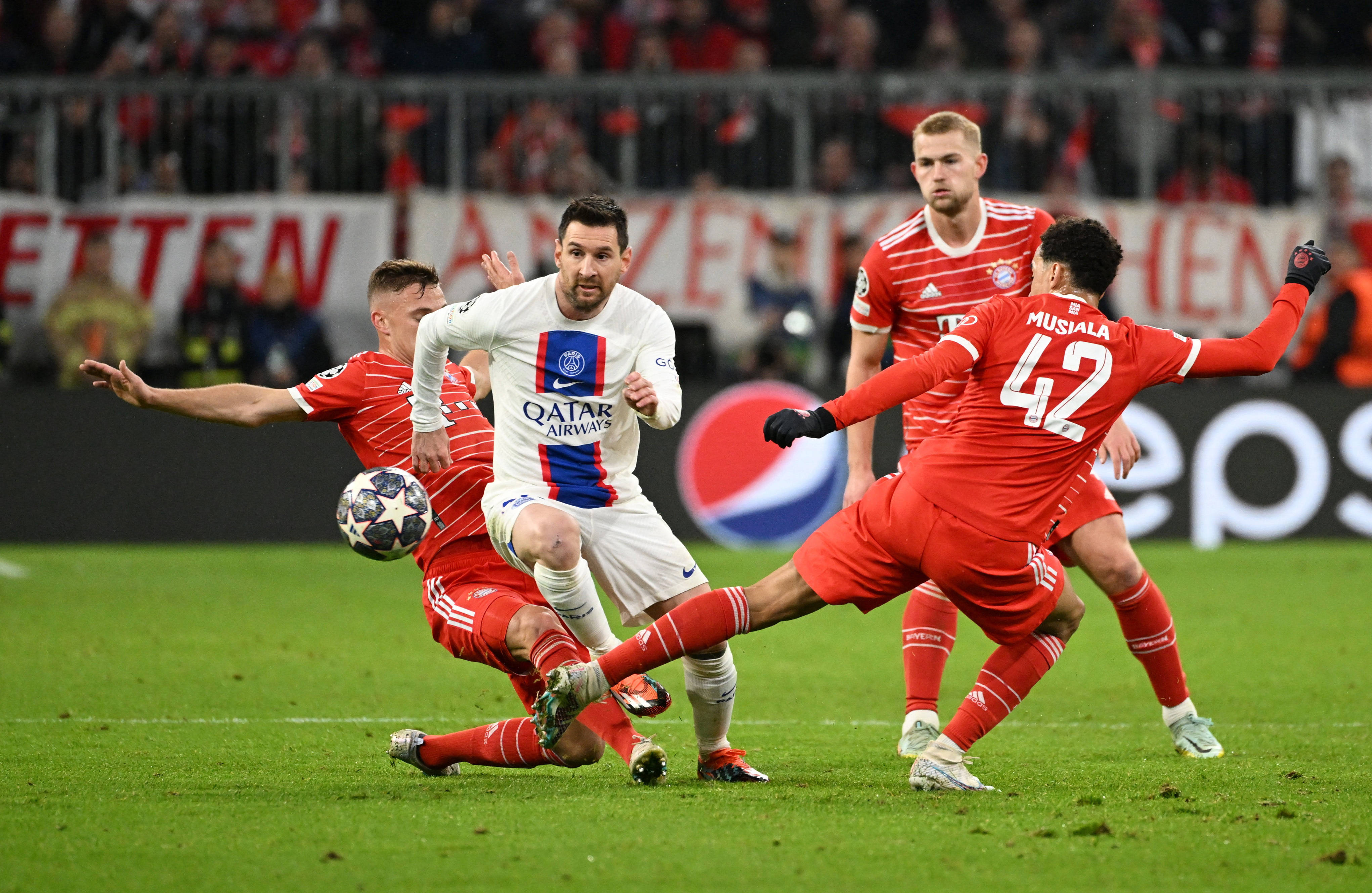 关于拜仁客场战平曼联,晋级欧冠八强的信息 关于拜仁客场战平曼联,晋级欧冠八强的信息