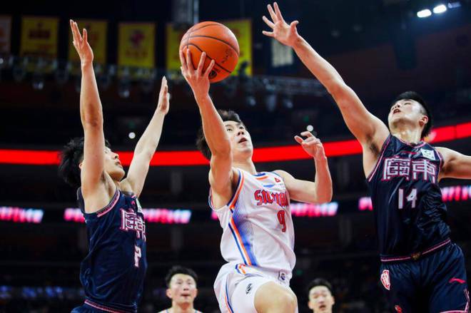 关于广东男篮险胜青岛男篮,艰难取胜保持势头的信息 关于广东男篮险胜青岛男篮,艰难取胜保持势头的信息