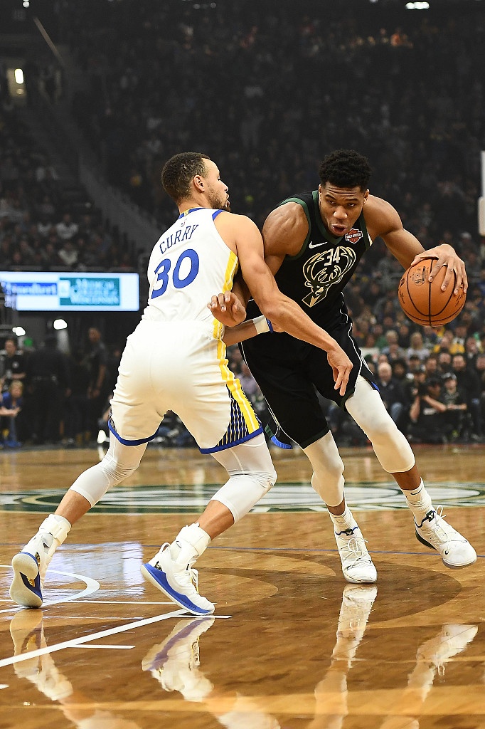 雄鹿客场惊险击败掘金,字母哥砍下分 雄鹿客场惊险击败掘金,字母哥砍下分