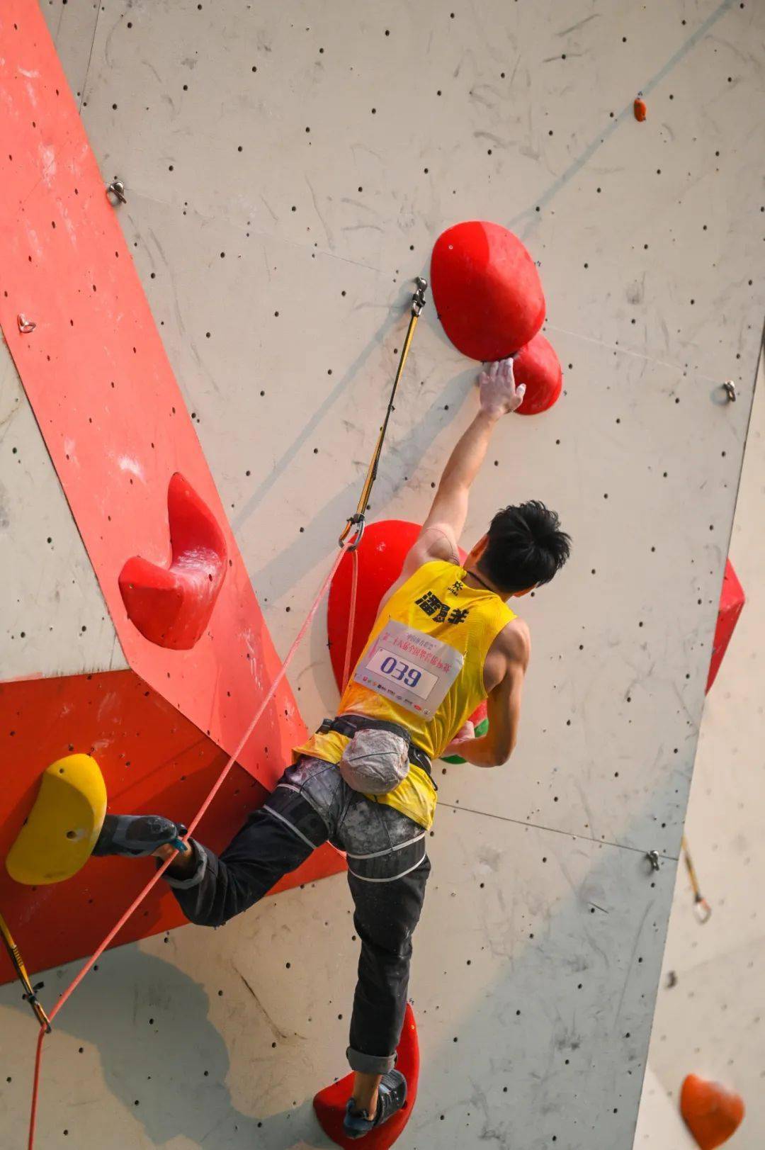 决赛角逐紧张刺激,胜果来之不易 决赛角逐紧张刺激,胜果来之不易