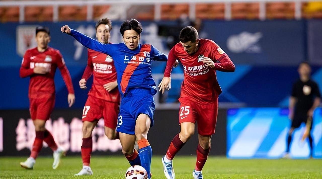 包含冠军杯赛事吸引球迷热情,体育赛事备受关注的词条 包含冠军杯赛事吸引球迷热情,体育赛事备受关注的词条