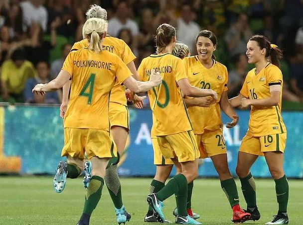 包含女足比赛中球队实力雄厚，不容小觑的词条