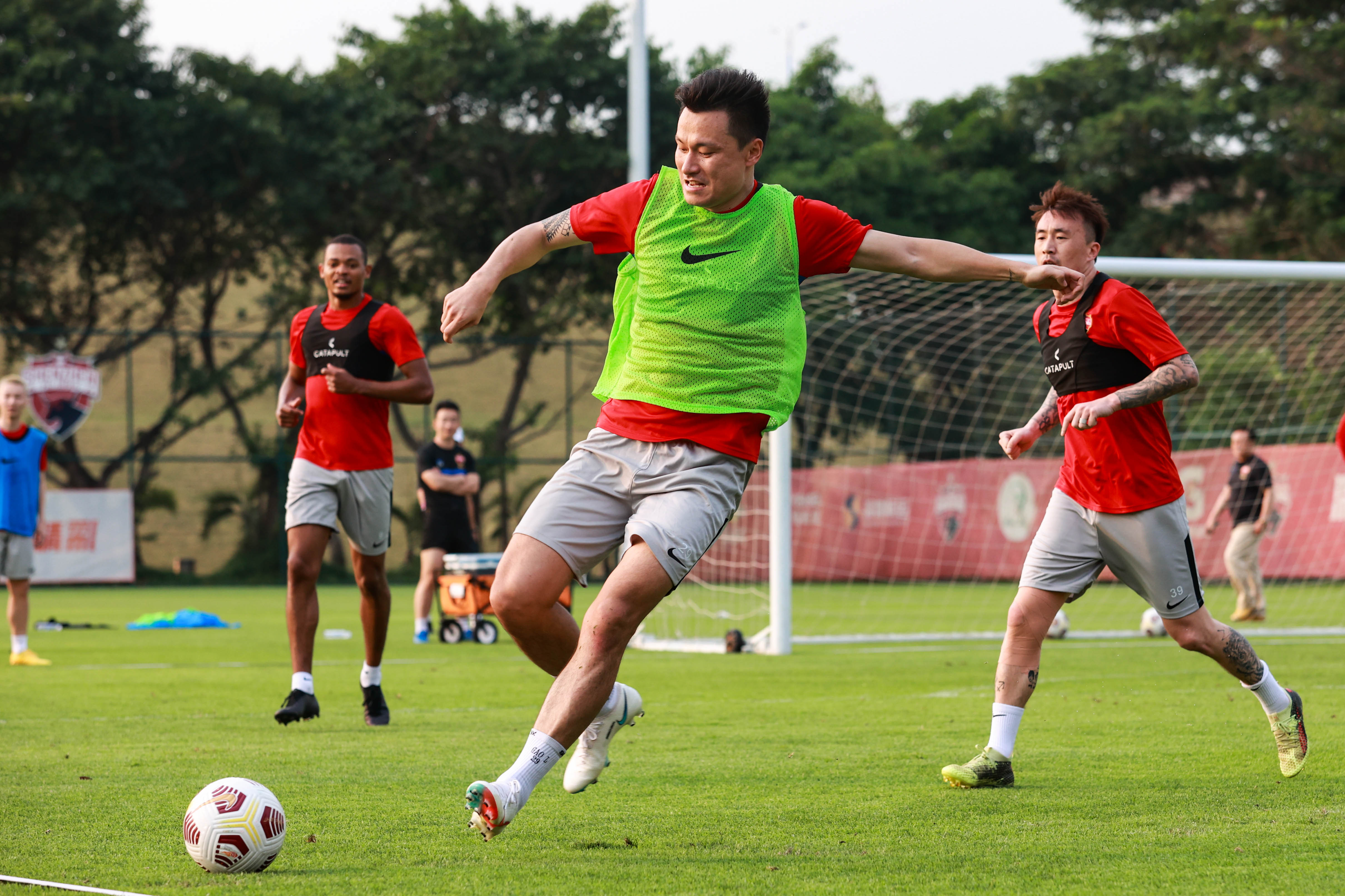 开云下载-深圳佳兆业全力备战，球队士气高涨的简单介绍