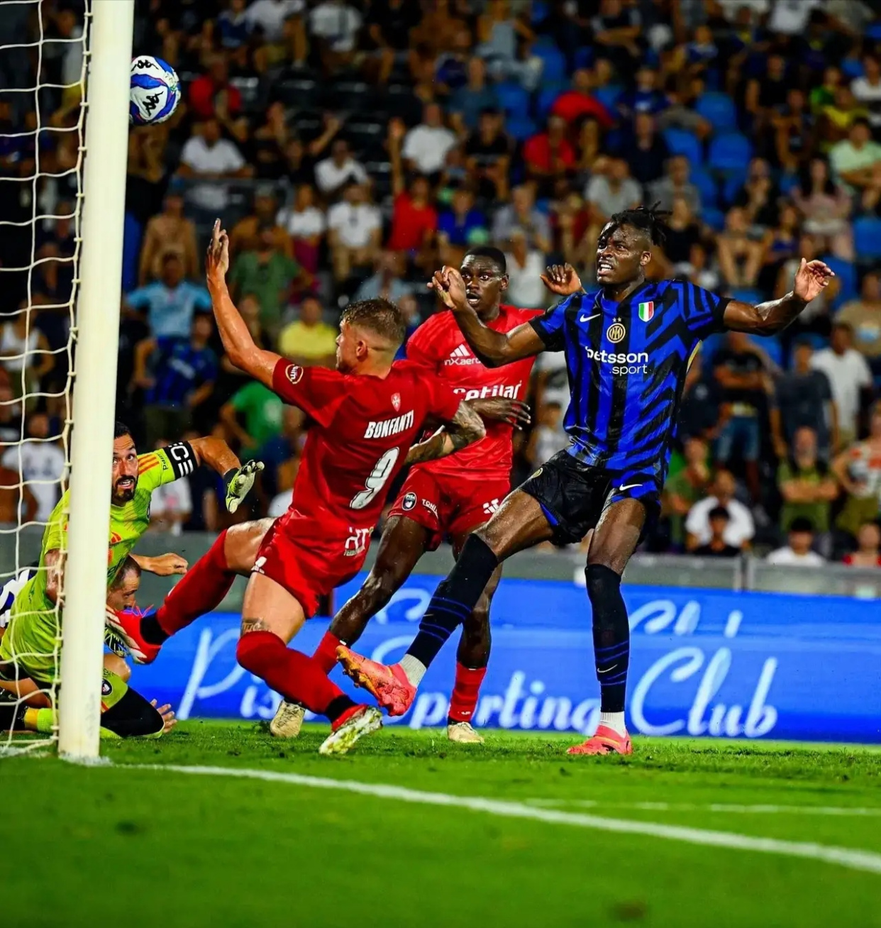 开云体育入口-关于意甲球员展现出色表现，球队取得胜利！的信息