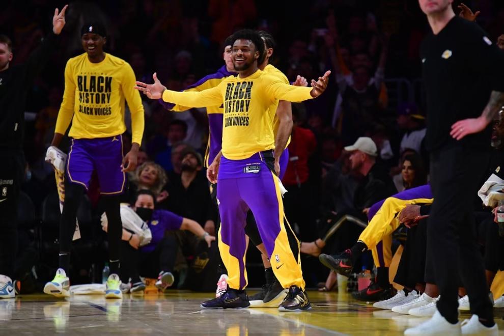 开云体育入口-勇士客场擒下湖人，取得连胜的简单介绍