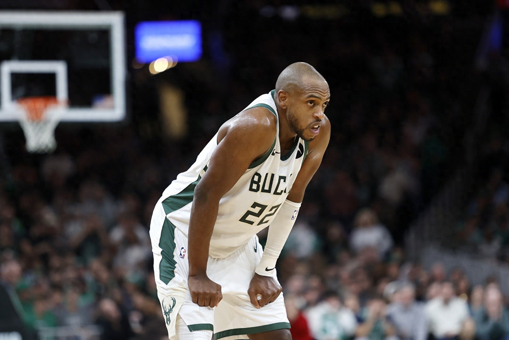 雄鹿再胜黄蜂,米德尔顿砍下全队最高分 雄鹿再胜黄蜂,米德尔顿砍下全队最高分