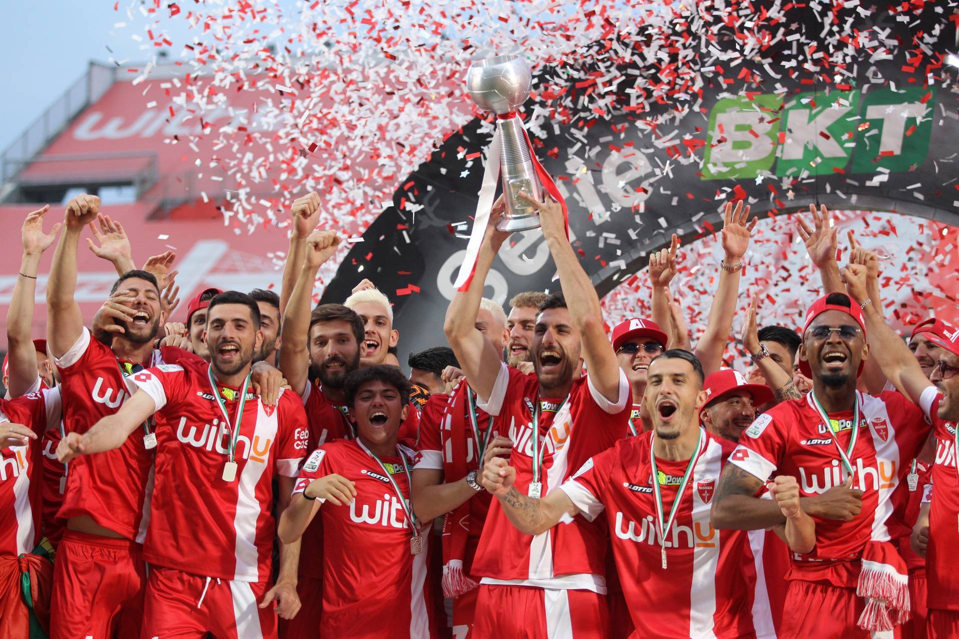 热门球队在国际赛事中遭遇困境,面临挑战的简单介绍 热门球队在国际赛事中遭遇困境,面临挑战的简单介绍