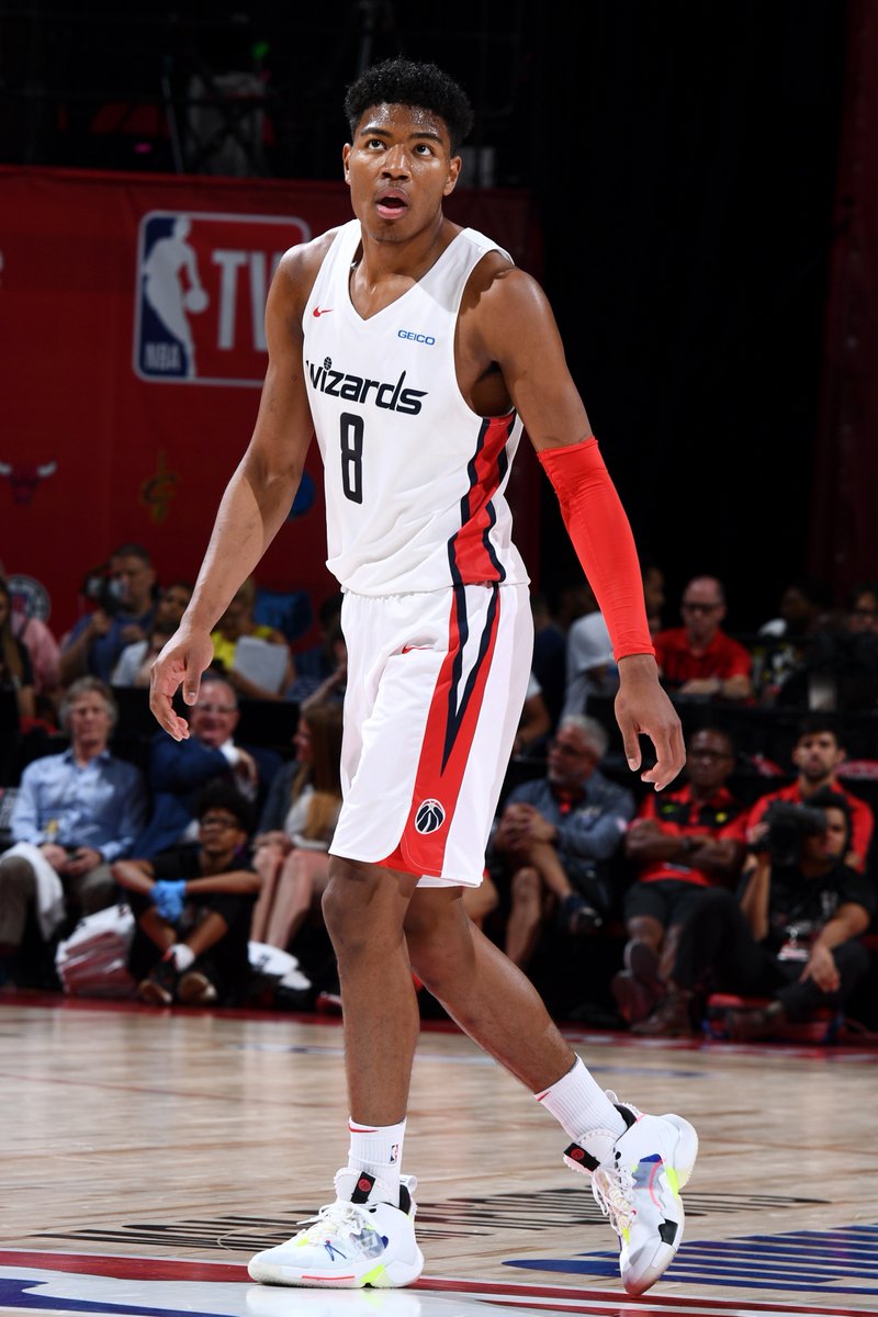 闪光登场,新秀球员全力拼搏的简单介绍 闪光登场,新秀球员全力拼搏的简单介绍