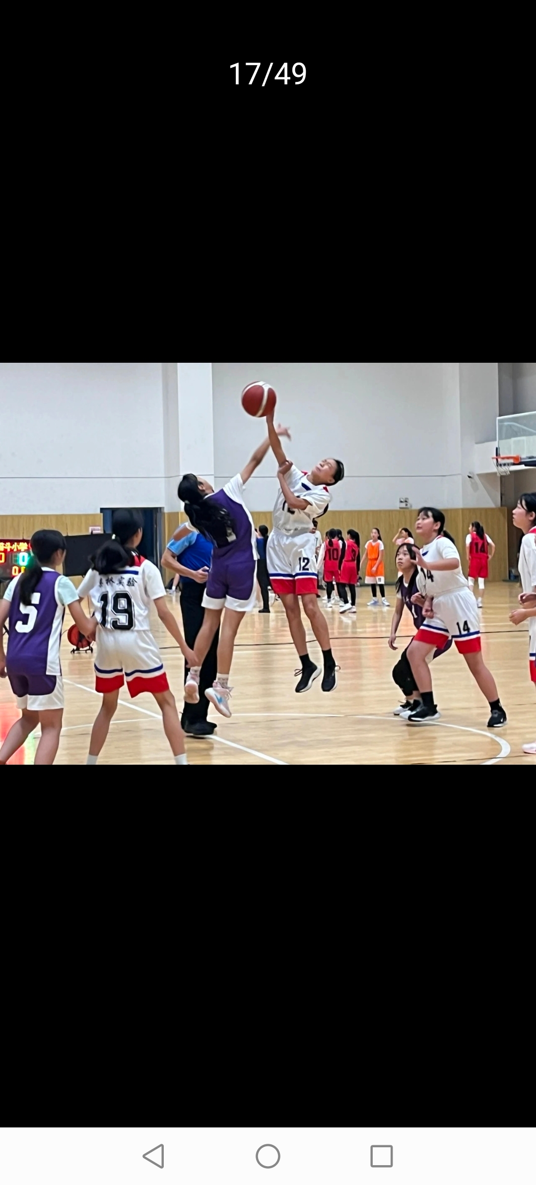 欣欣向荣!篮球赛场充满激情活力 欣欣向荣!篮球赛场充满激情活力