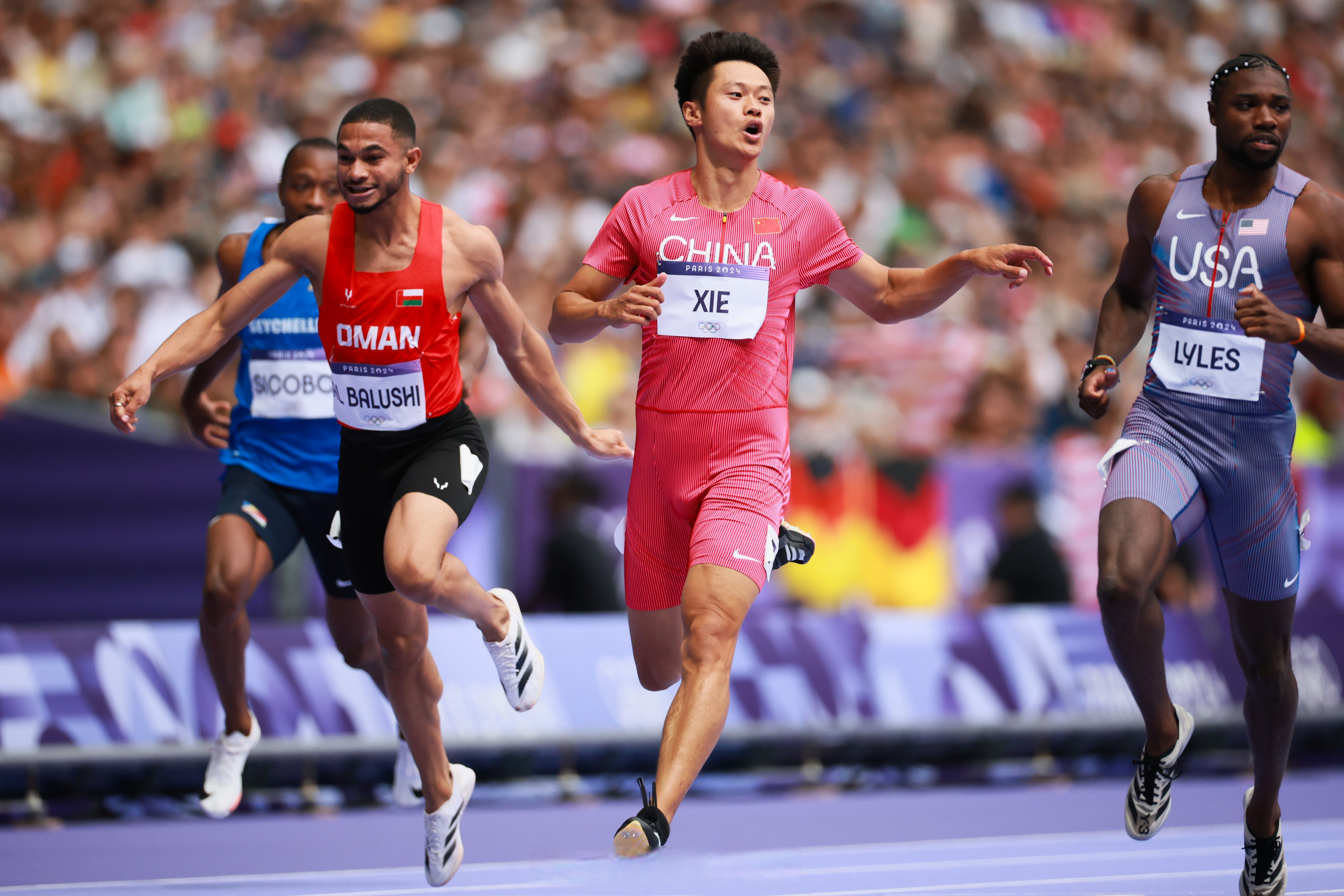 开云下载-包含田径赛场上，尼日利亚选手创造历史记录夺冠的词条