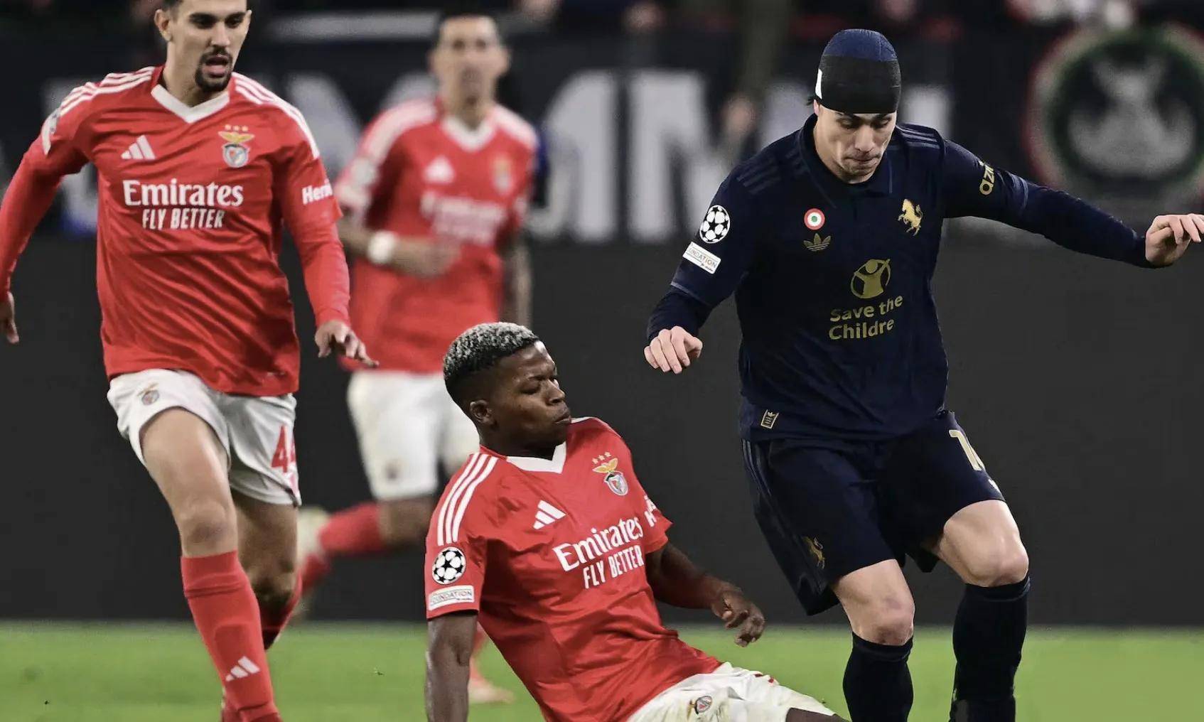 巴萨客场遭遇惨败,危机加重 巴萨客场遭遇惨败,危机加重