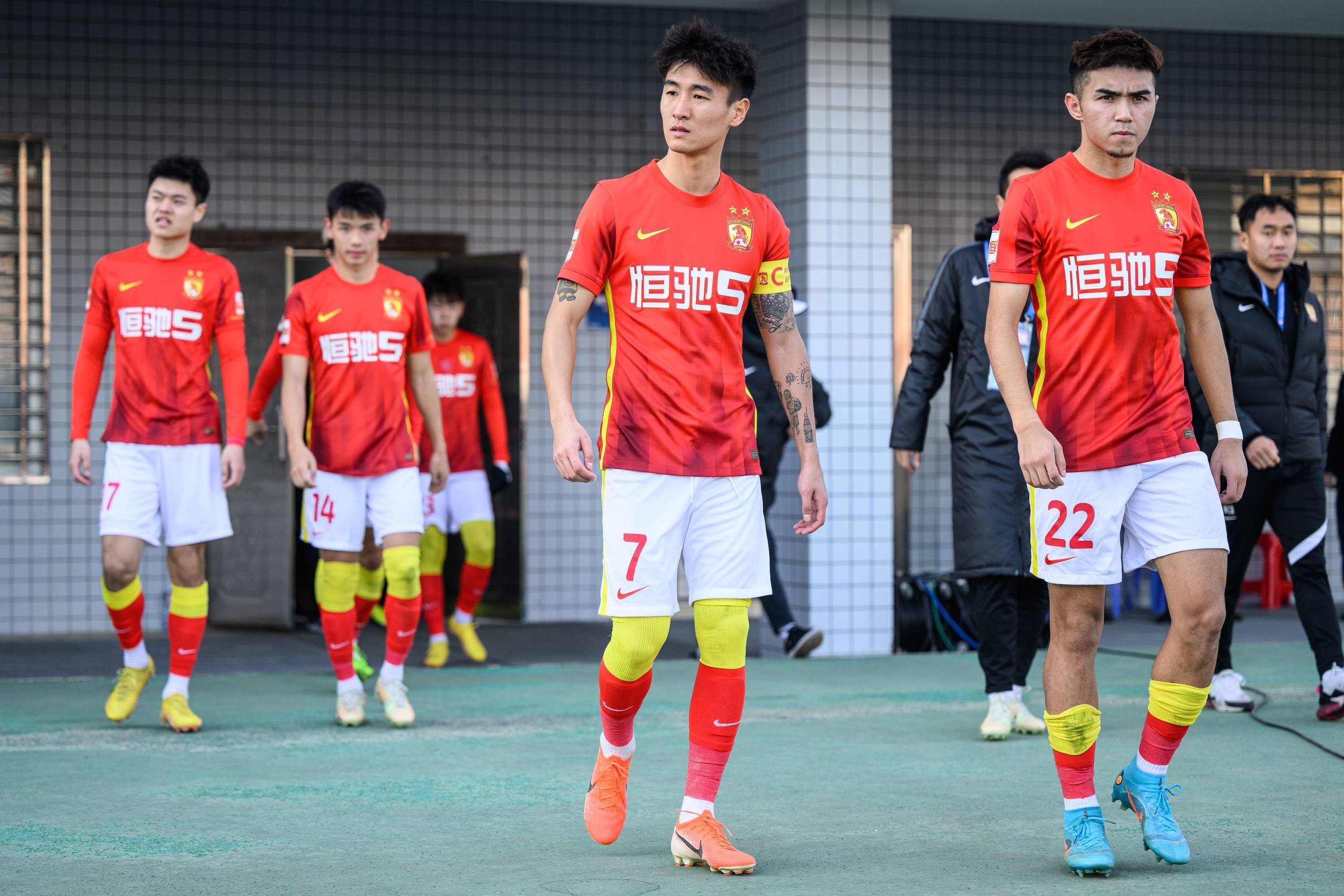 开云体育app-关于力压群雄，中超球员实力攀登比赛榜首王冠的信息