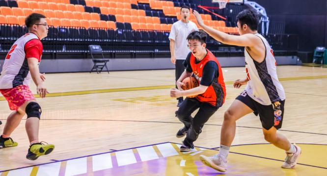 篮球职业赛场上的精彩对决即将开始