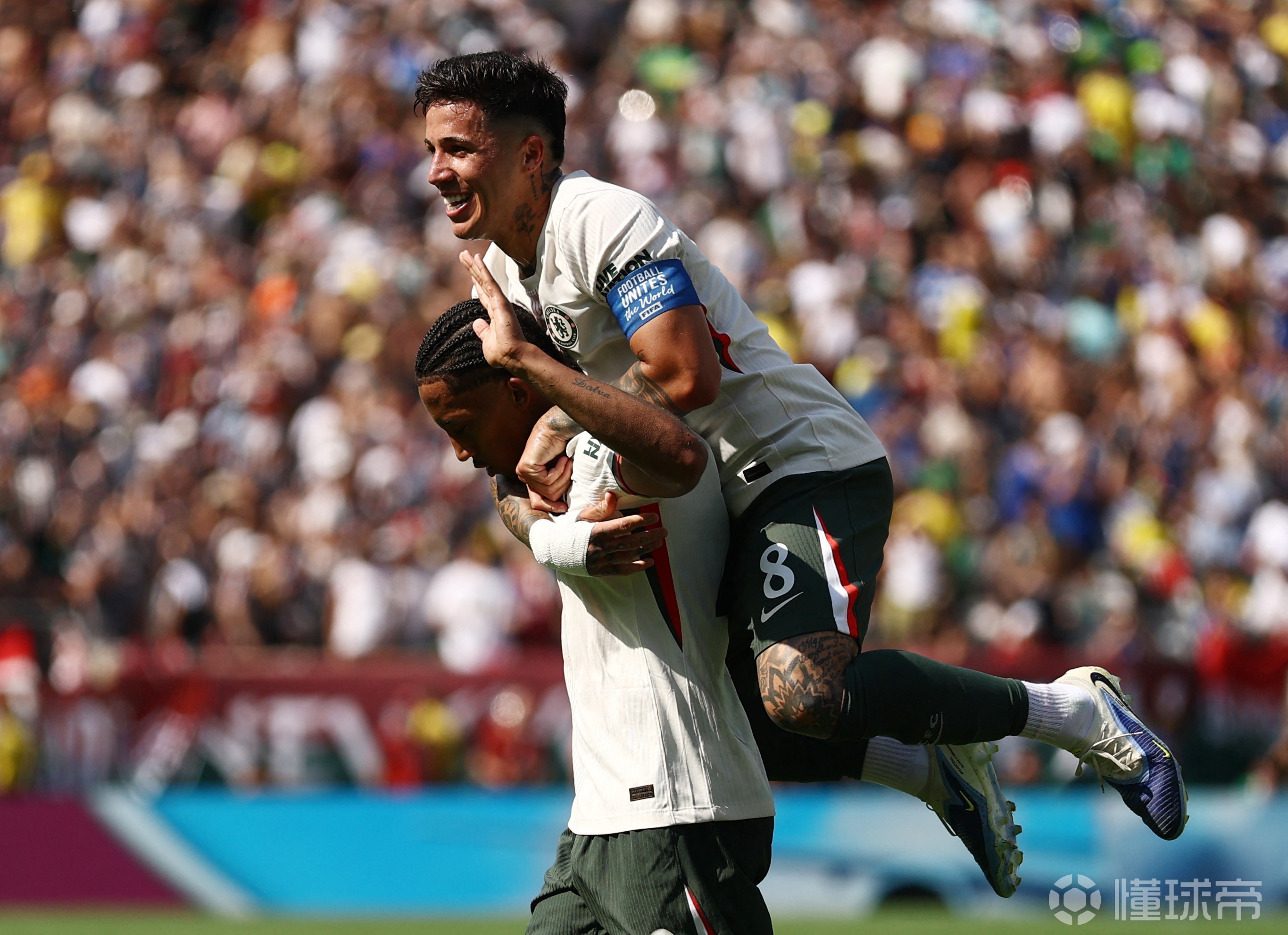 开云下载-足球之夜，欧洲球队将争夺胜利