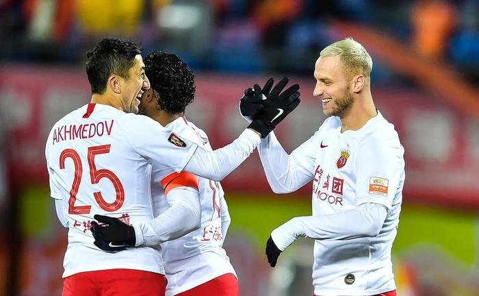 国安胜广州恒大，稳坐中超积分榜榜首