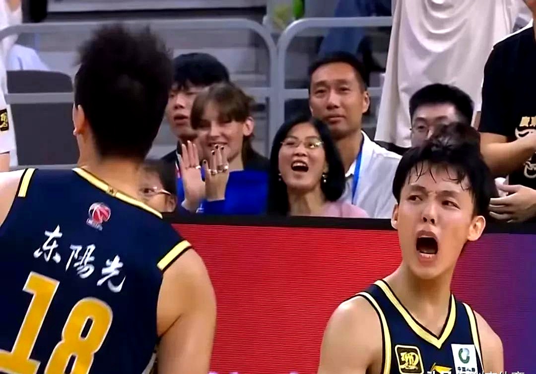 开云体育入口-球员出色发挥带领球队迎来胜利