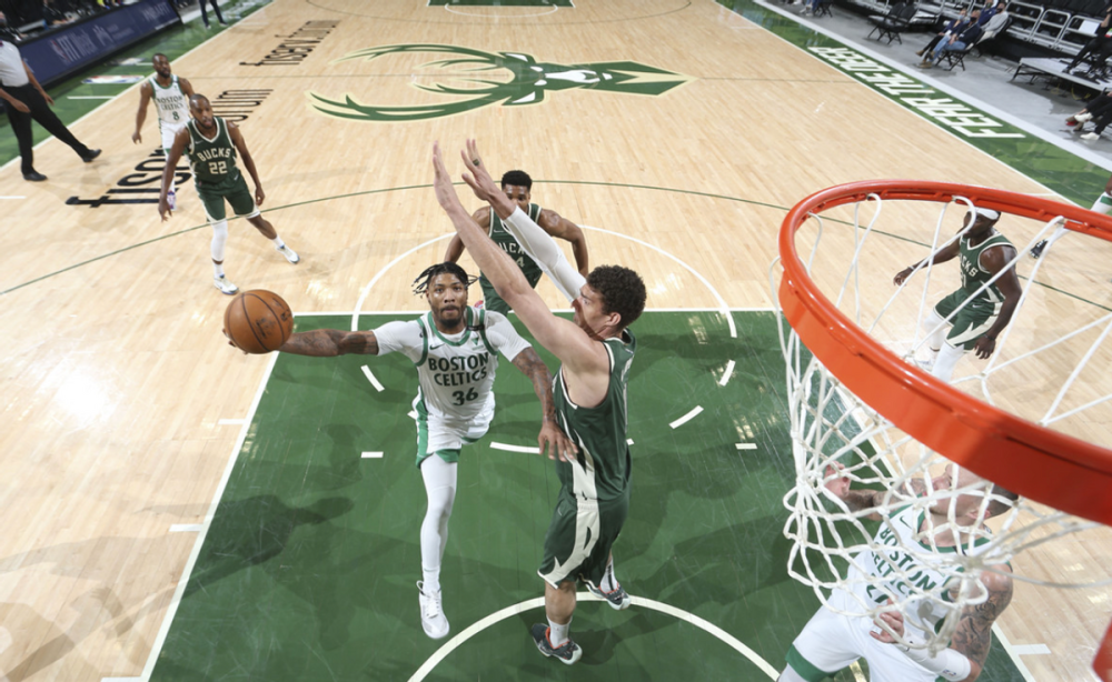 雄鹿轻松赢球，西部半决赛马到成功