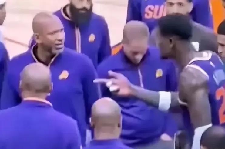 湖人B队碾压凯尔特人B队,艾顿绝境逆转的简单介绍 湖人B队碾压凯尔特人B队,艾顿绝境逆转的简单介绍