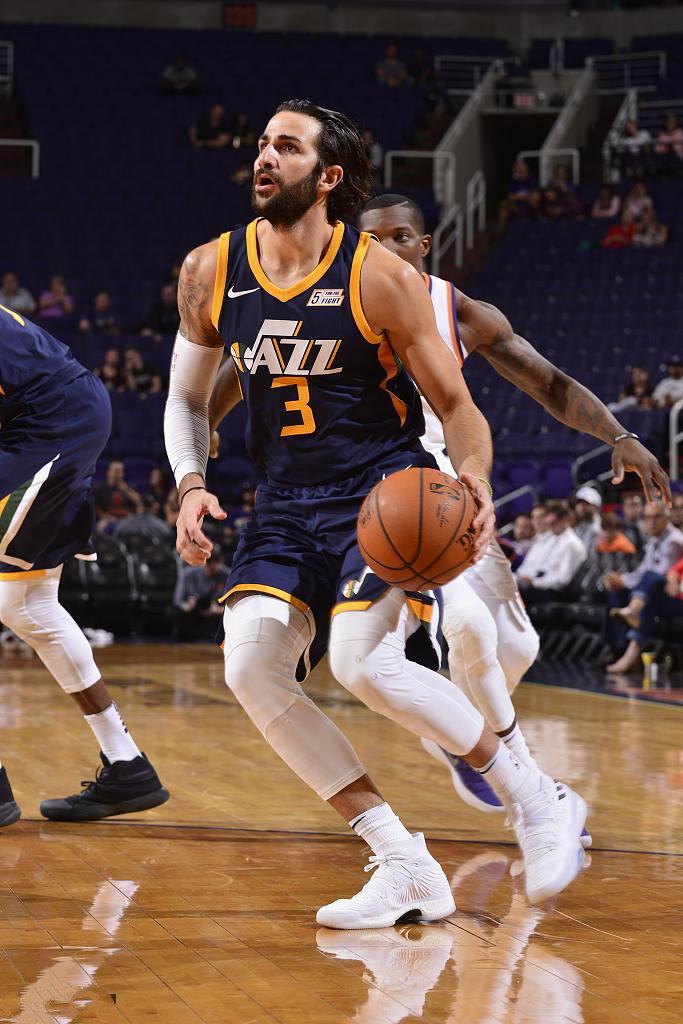 包含爵士碾压步行者，周琦惊艳四座的词条