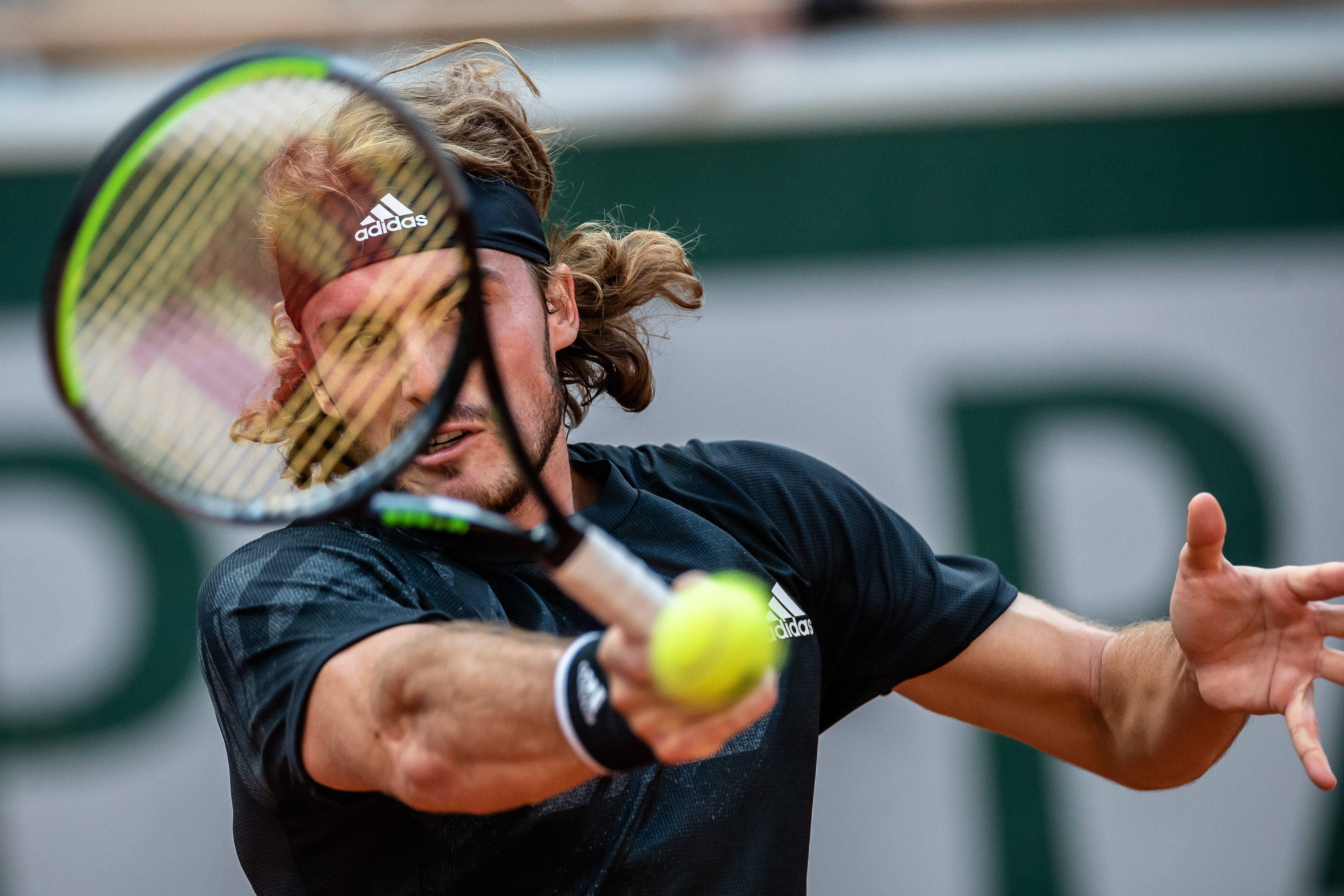 开云官网-法网力克年终总决赛，西西帕斯惊艳四座