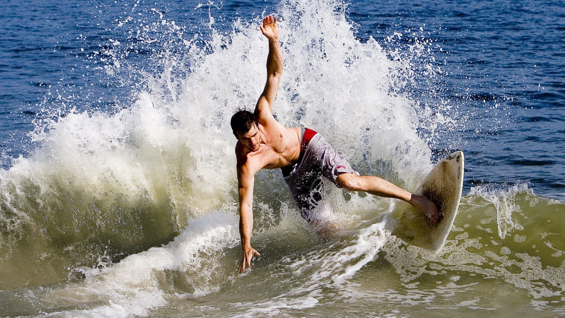 英超争冠之夜,贝恩连斩三城一骑绝尘,终局悬念在他脚下锁定王座