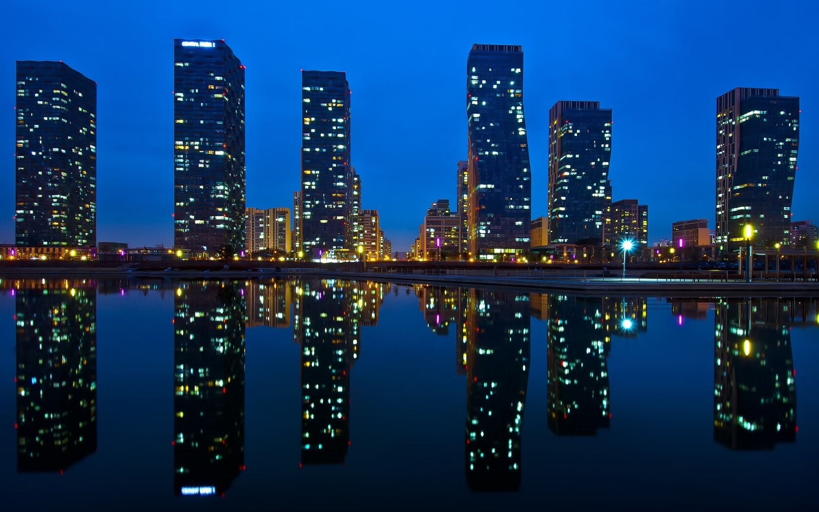 开云平台-篮球风云，库里神准主宰战局，上海队团队力量压倒爵士