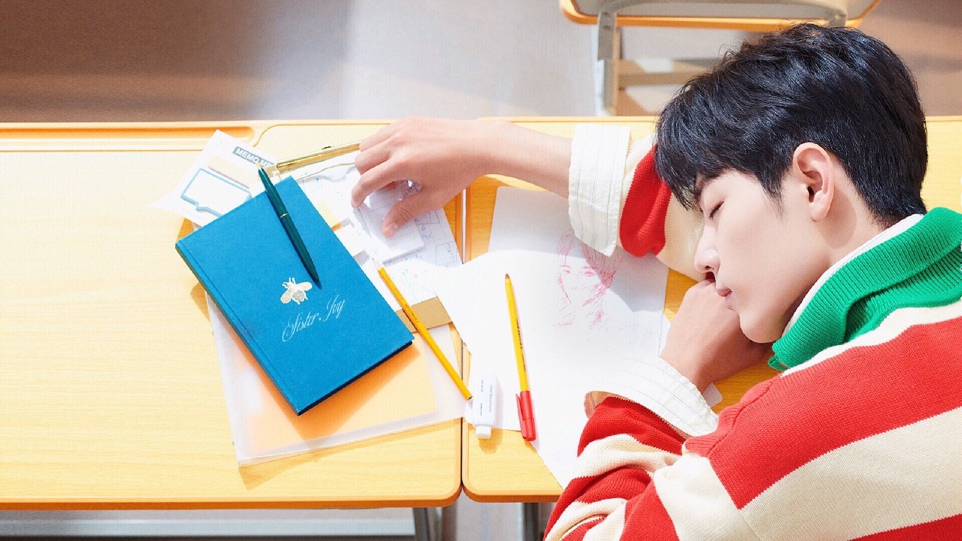 开云APP-极限之舞，从赛道到绿茵场的双线争锋