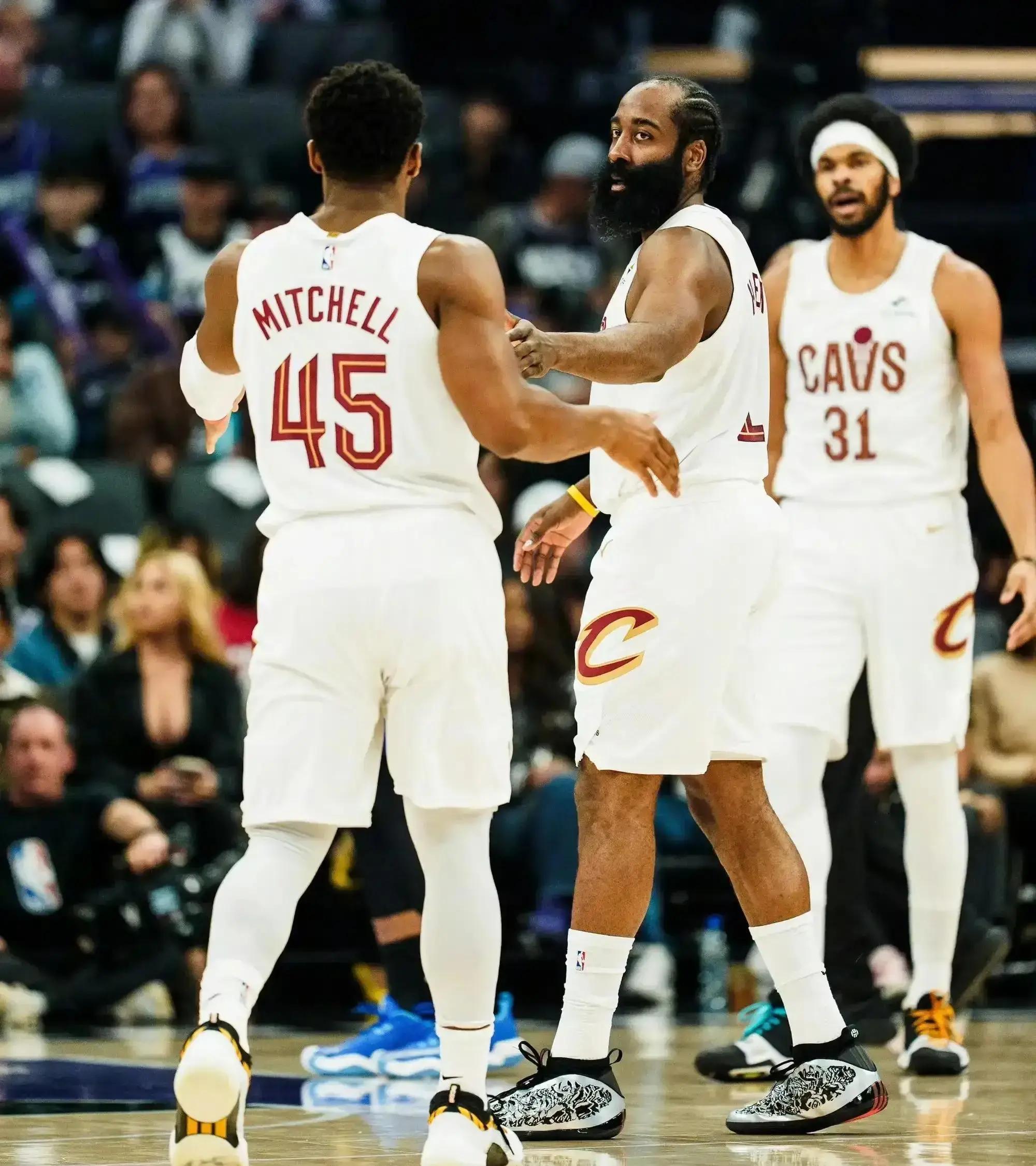 魔术击溃奇才，哈登成为关键先生