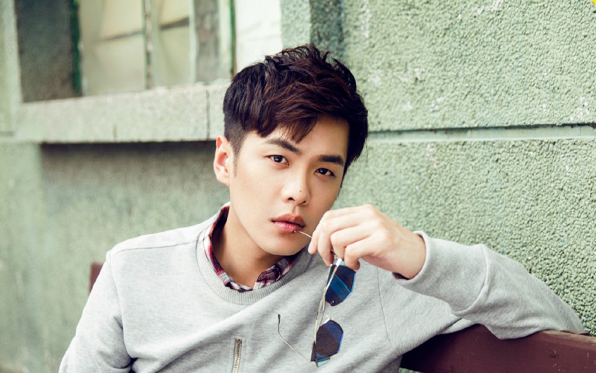 开云平台-红牛双线战场，F1揭幕战引擎轰鸣，莱比锡红牛智利奏凯